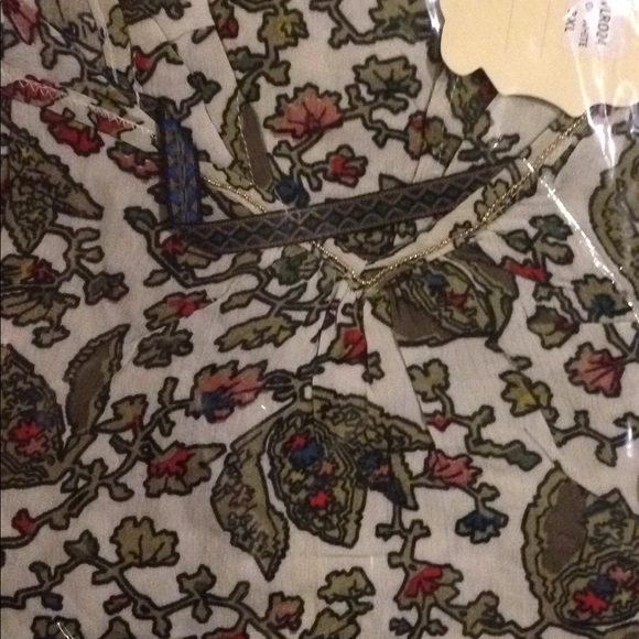 Cute Floral Tunic Dress in Plus Sizes 1X, 2X, 3X - Picture 6 of 8